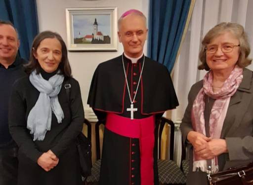 Dr. sc. Marica Čunčić i članovi Zajednice Injigo na predbožićnom čestitanju kod nadbiskupa Kutleše