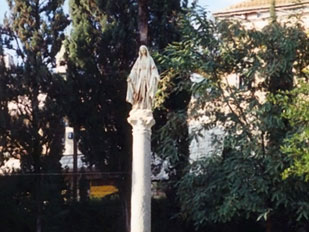 Kip Presvete Djevice u Josipovu vrtu u Nazaretu