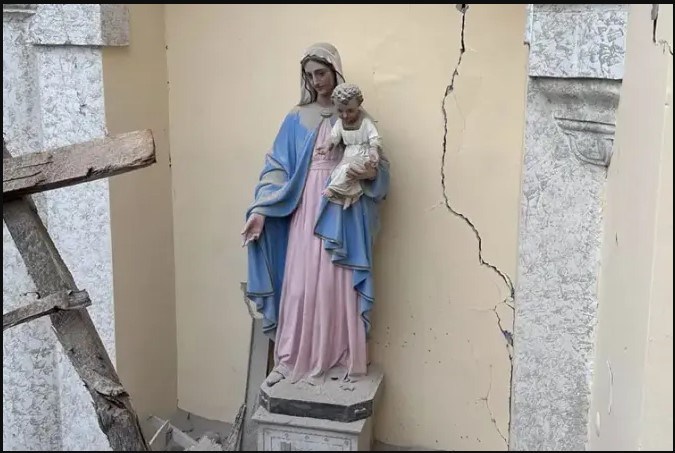 Marijin kip netaknut u potresu
