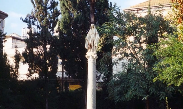 Kip Presvete Djevice u Josipovu vrtu u Nazaretu